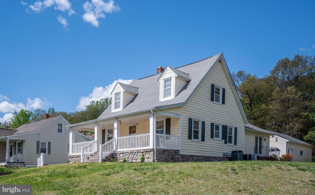 Exterior, Facade, Cape Cod