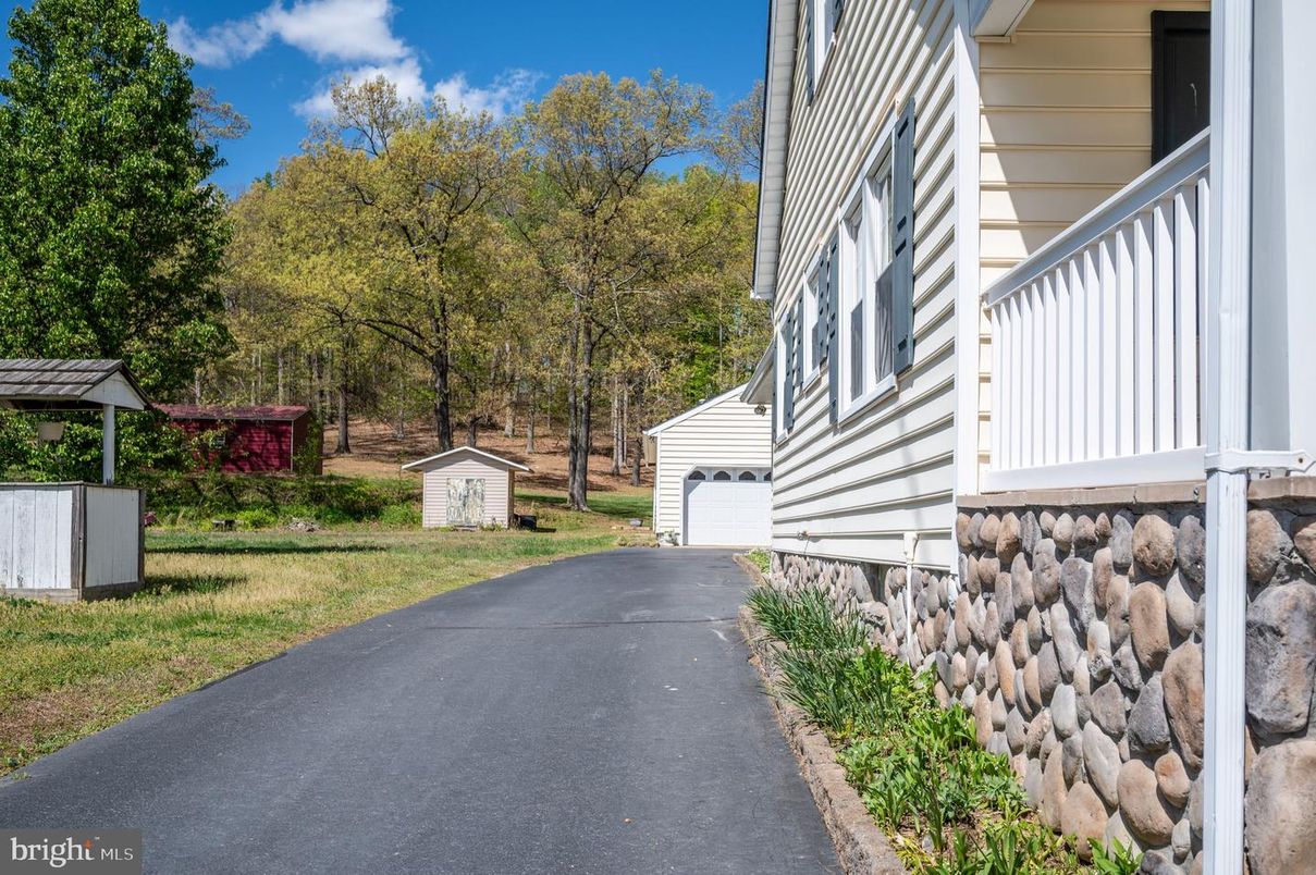 Detached Garage, Exterior