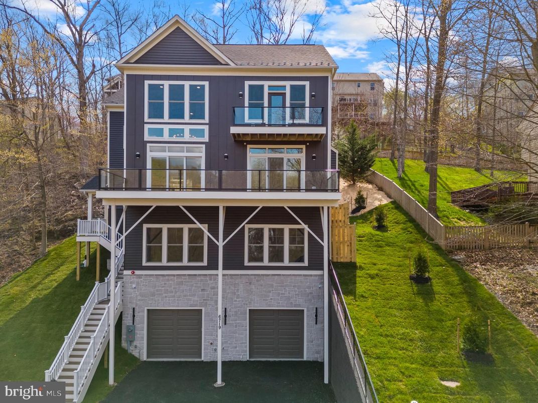 Attached, Exterior, Facade, Raised Ranch