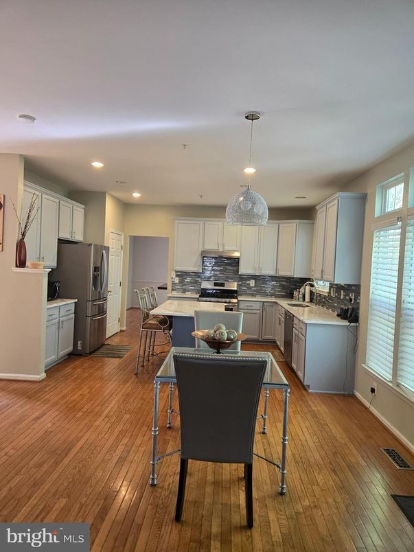 Dining room, Interior, Kitchen, Pendant Lights, Recessed Lighting, Wood Texture Flooring