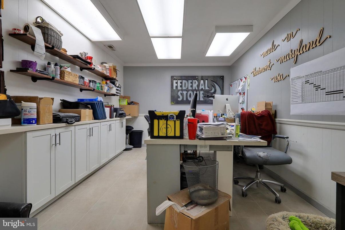 Home Office, Interior