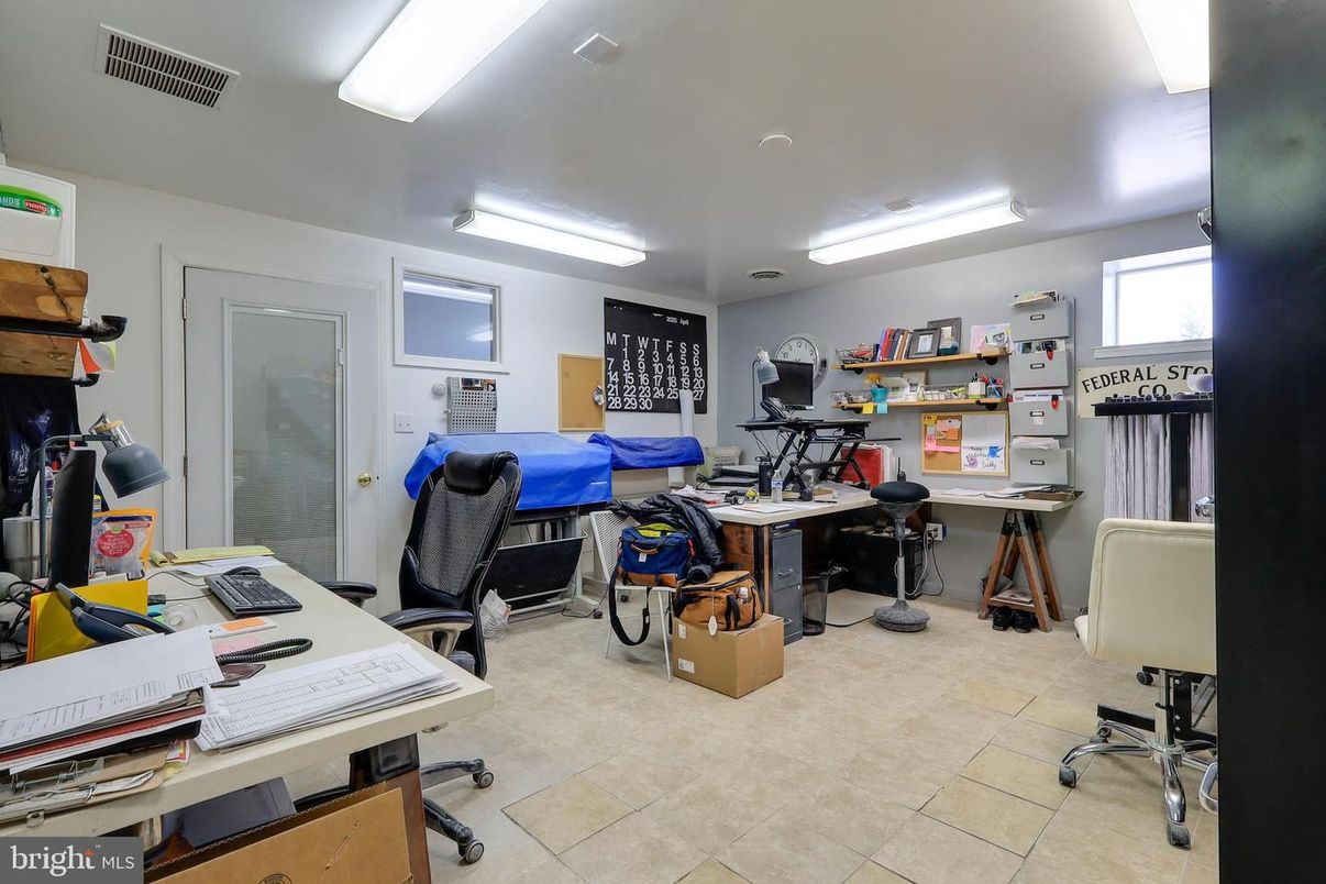 Home Office, Interior