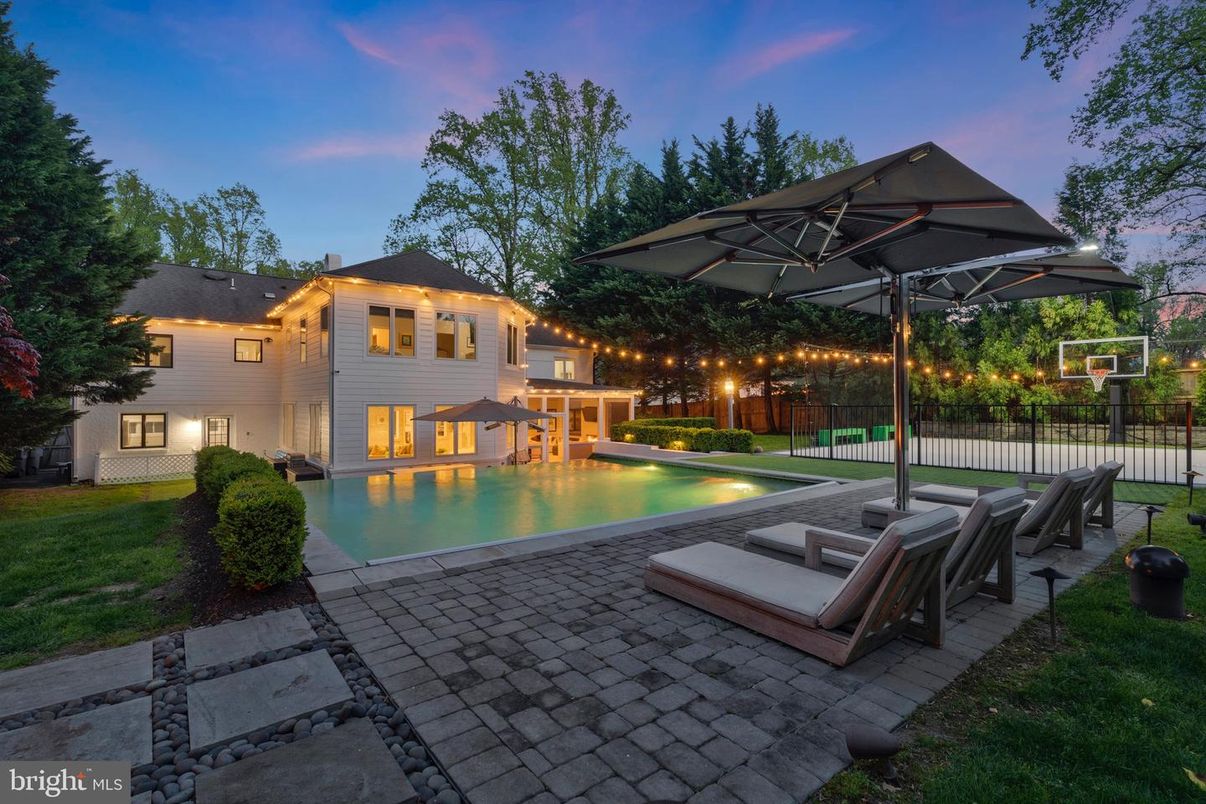 Exterior, Pool