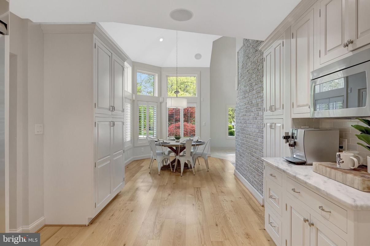 Dining room, Interior, Kitchen, Pendant Lights, Recessed Lighting, Wood Texture Flooring