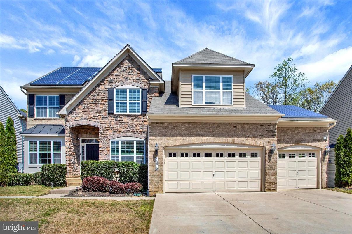 Attached, Exterior, Facade, Brick Facade, Solar Panels, Brick Traditional
