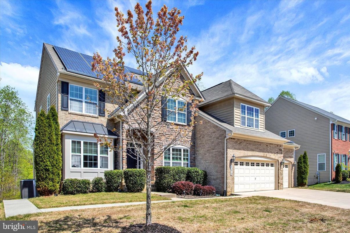 Attached, Exterior, Facade, Solar Panels, Brick Traditional