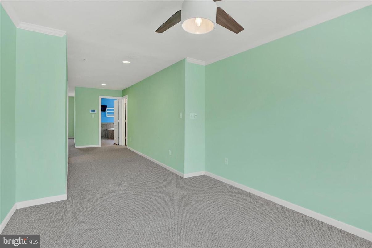 Empty room, Interior, Recessed Lighting