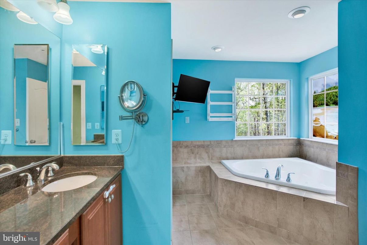 Bathroom, Interior, Recessed Lighting