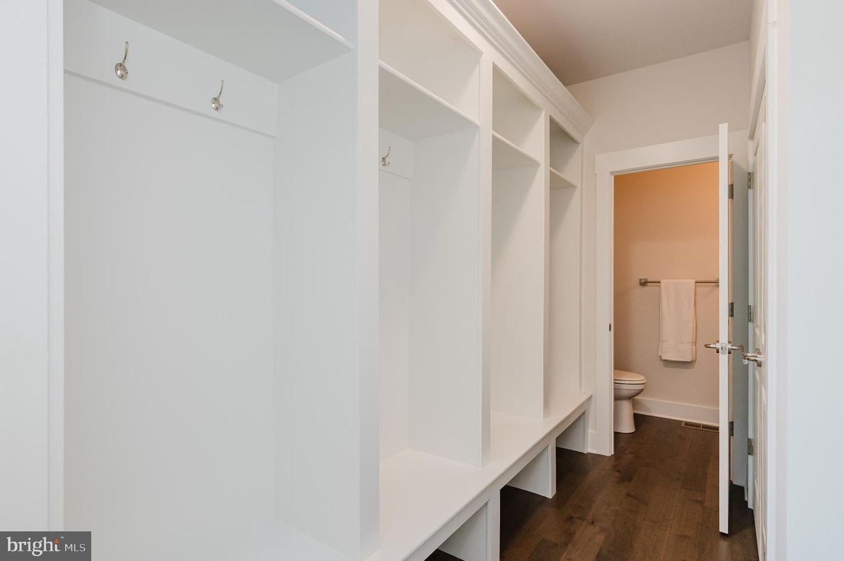 Bathroom, Interior, Walk-in Closets, Wood Texture Flooring