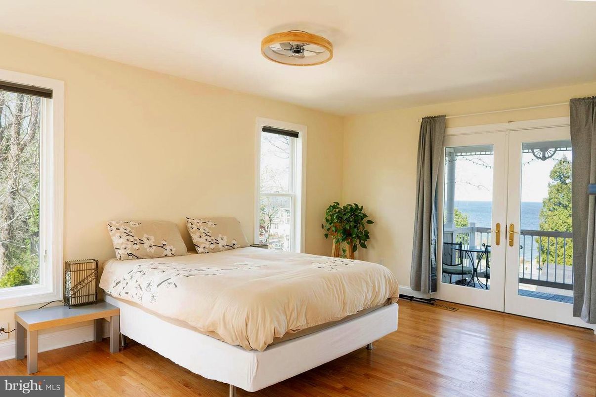 Bedroom, Interior, Water, Wood Texture Flooring