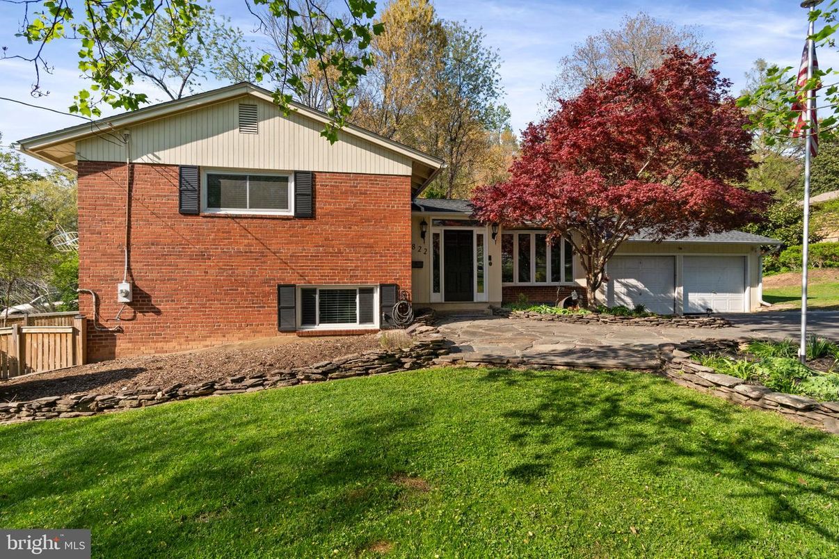 Attached, Detached Garage, Exterior, Facade, Brick Facade, Split Level