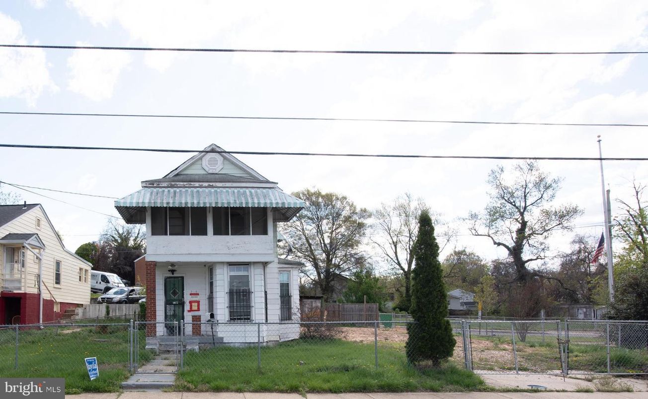 Backyard, Exterior, Facade, None