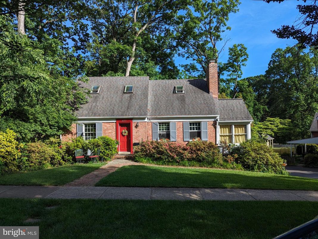 Exterior, Facade, Brick Facade, Cape Cod