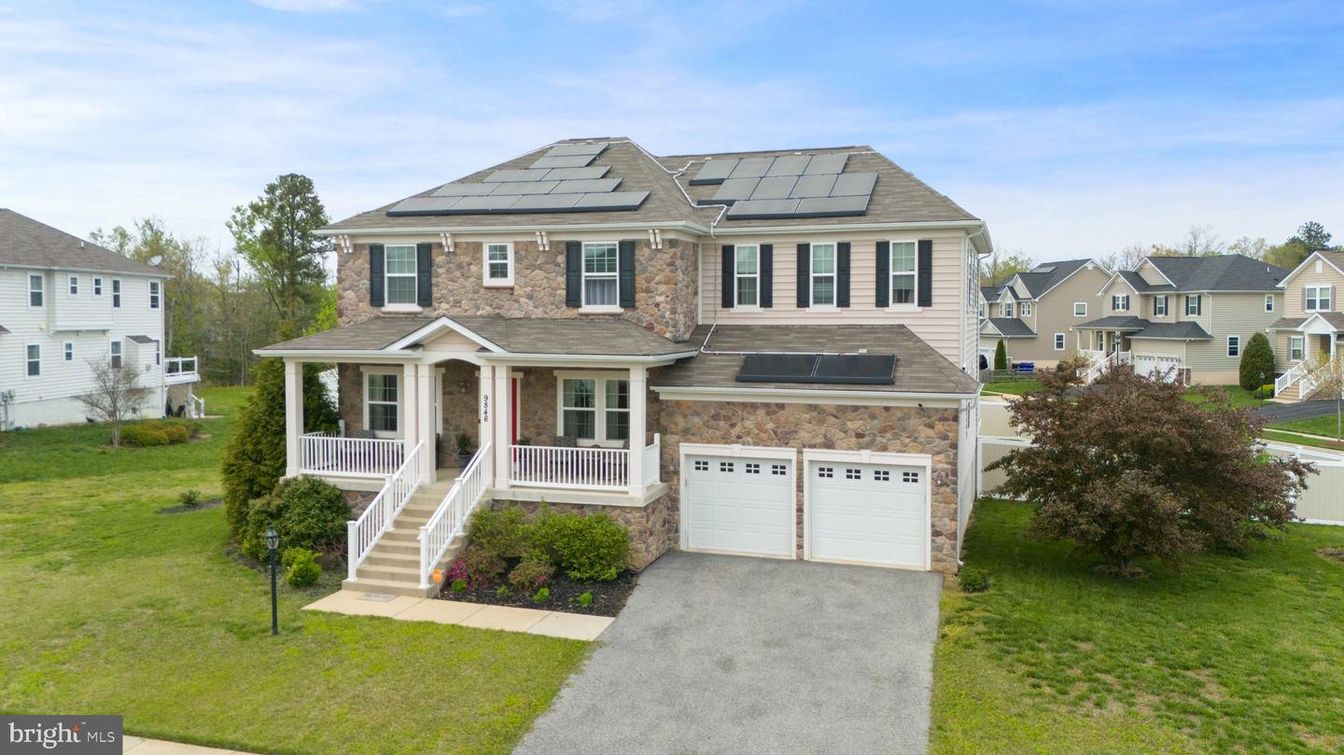 Attached, Exterior, Facade, Solar Panels, Queen Anne Victorian