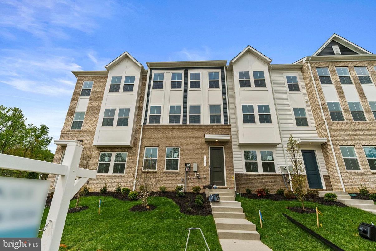 Exterior, Facade, Brick Facade, Rowhouse