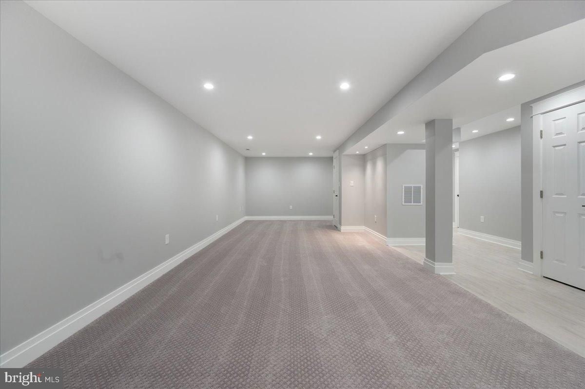 Empty room, Interior, Recessed Lighting