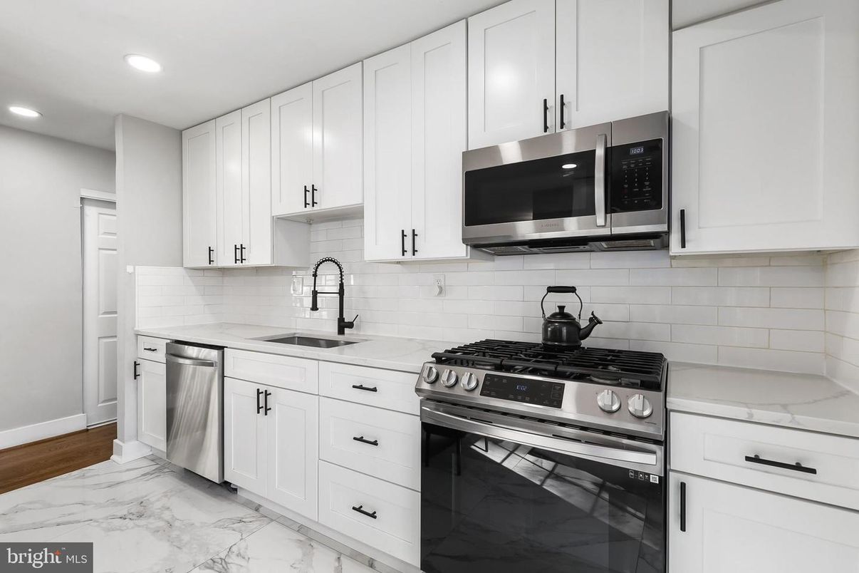 Interior, Kitchen, Marble, Recessed Lighting, Stainless Steel Appliances
