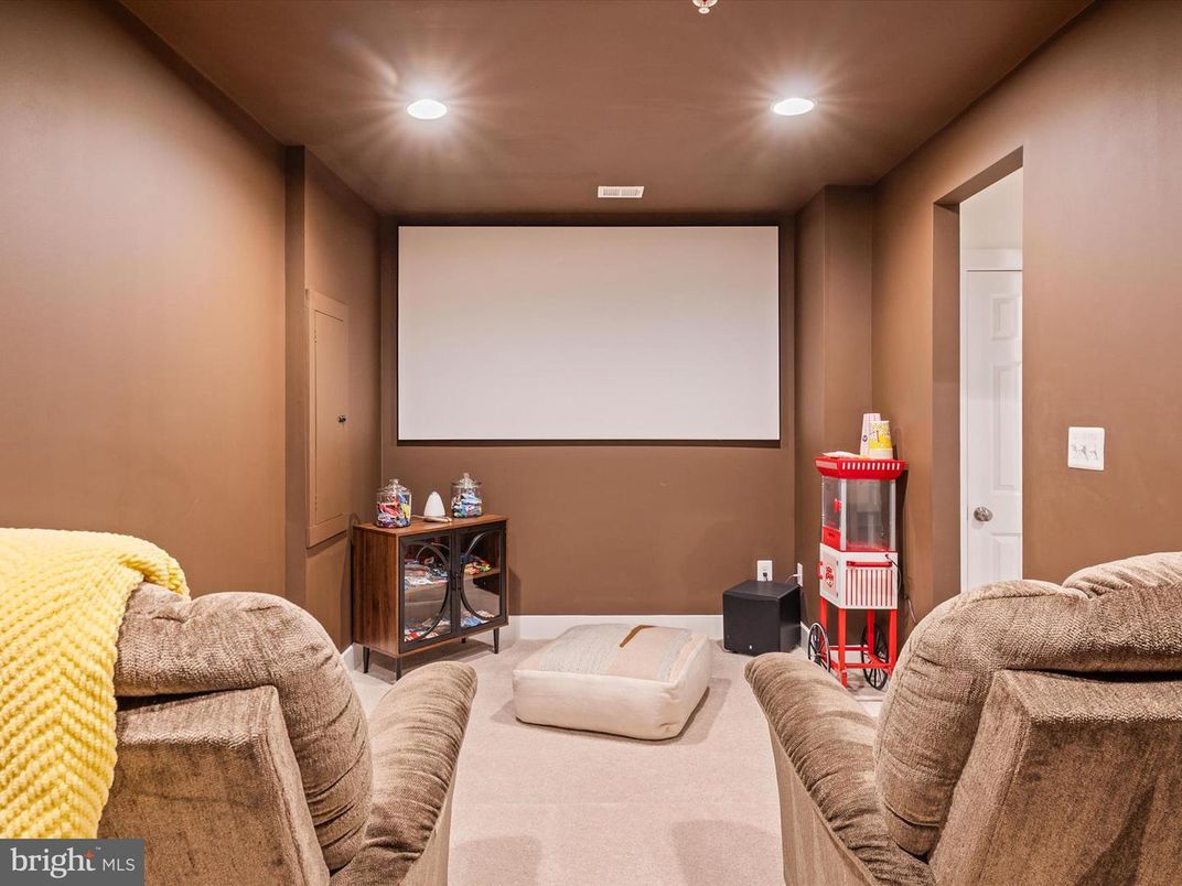 Interior, Projection Screen, Recessed Lighting, Theatre Room