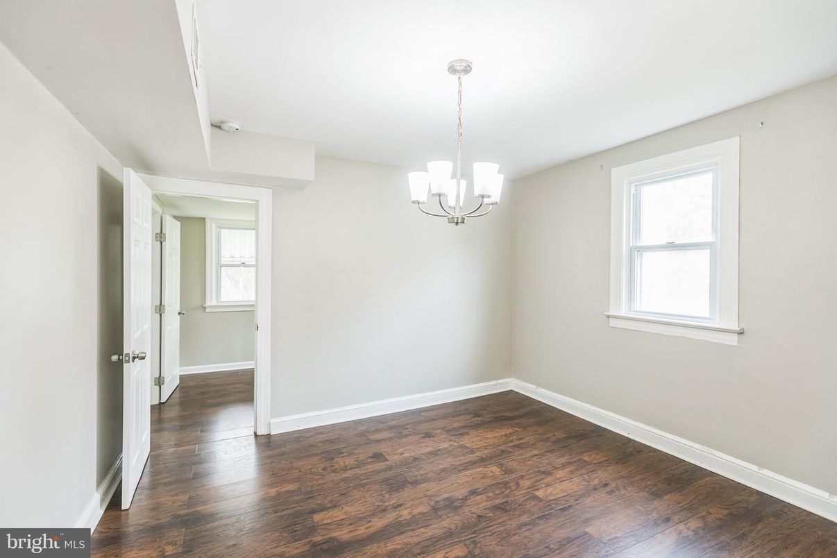 Empty room, Interior, Pendant Lights, Wood Texture Flooring