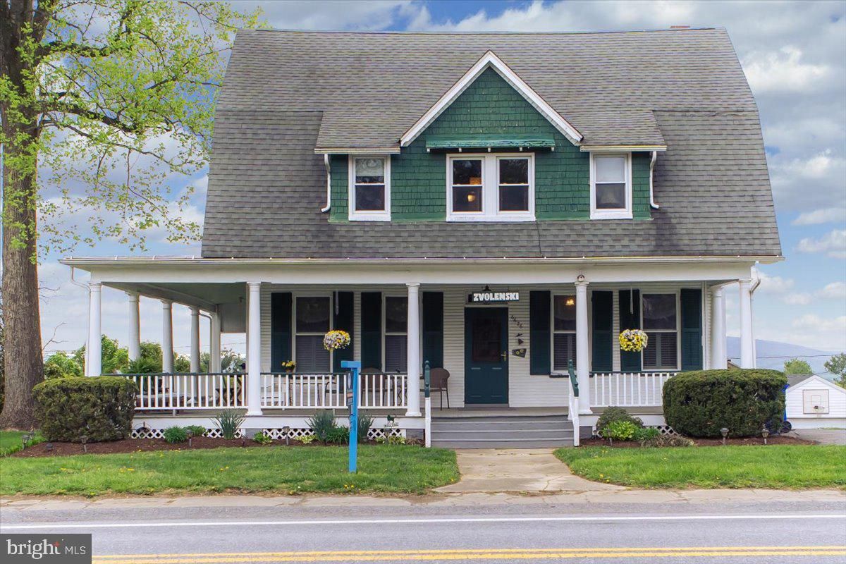 Exterior, Facade, Cape Cod