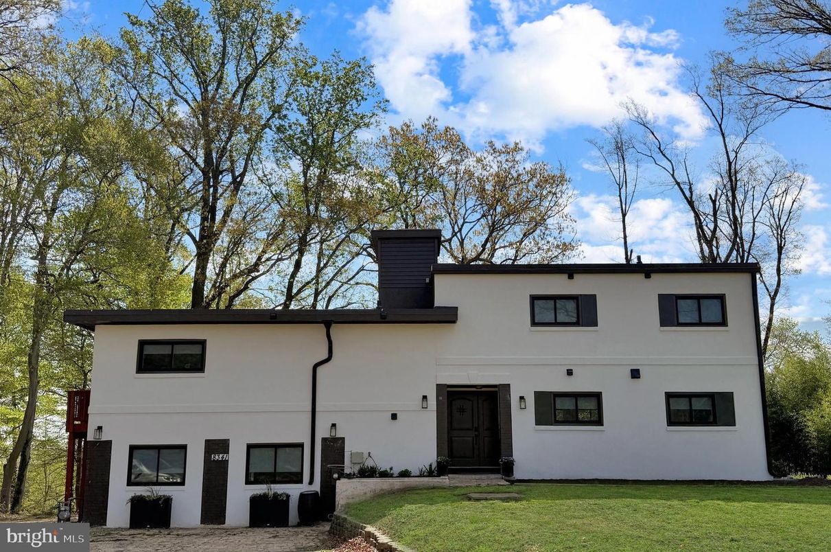Backyard, Exterior, Facade, Split Level