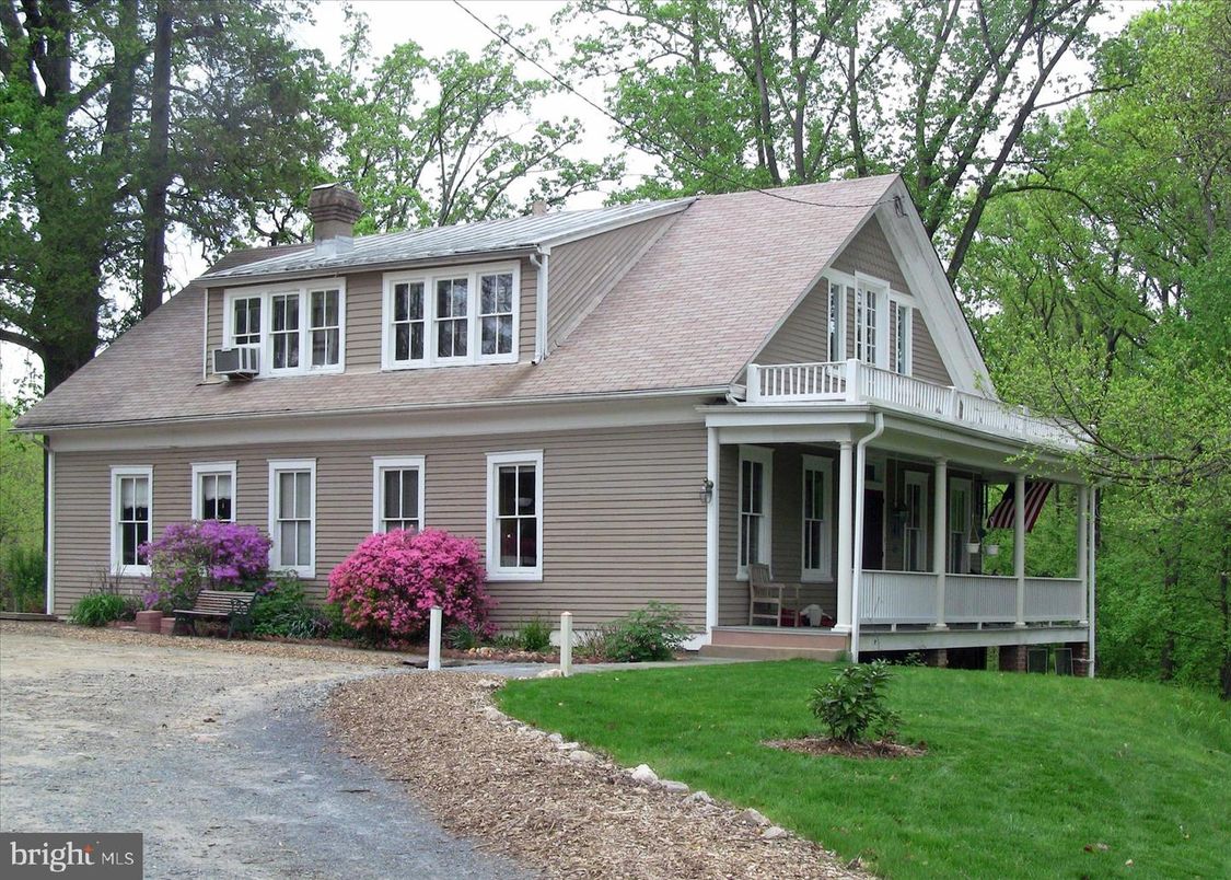 Exterior, Facade, Farmhouse