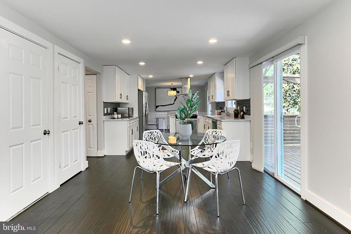 Dining room, Interior, Kitchen, Recessed Lighting, Wood Texture Flooring