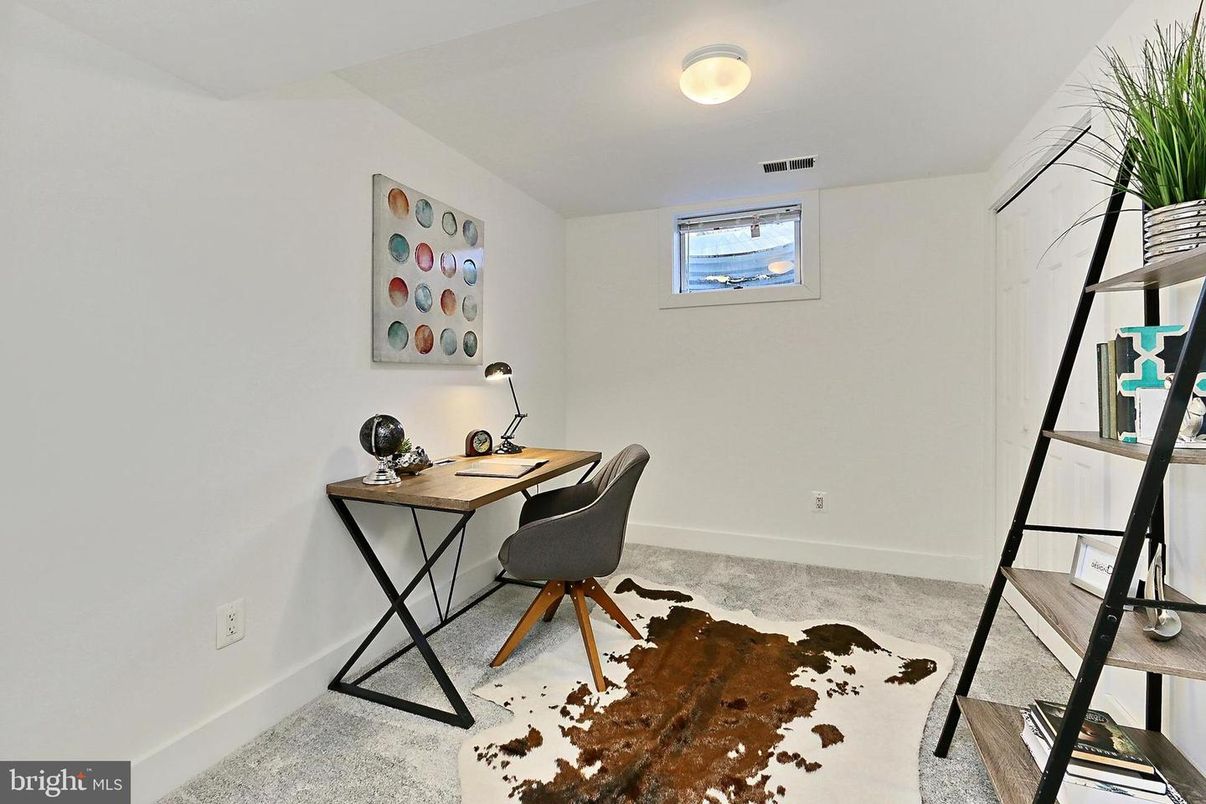 Home Office, Interior