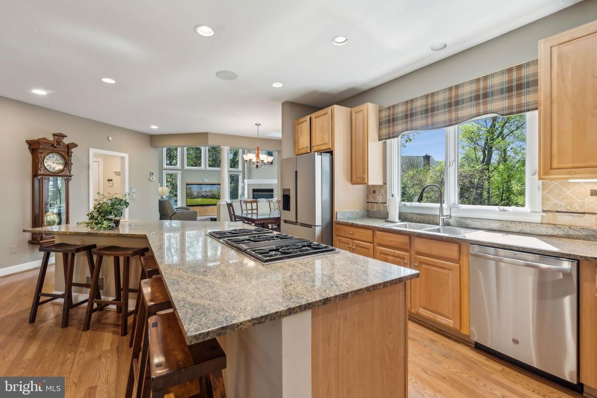 Chandelier, Dining room, Interior, Kitchen, Recessed Lighting, Stainless Steel Appliances, Wood Texture Flooring