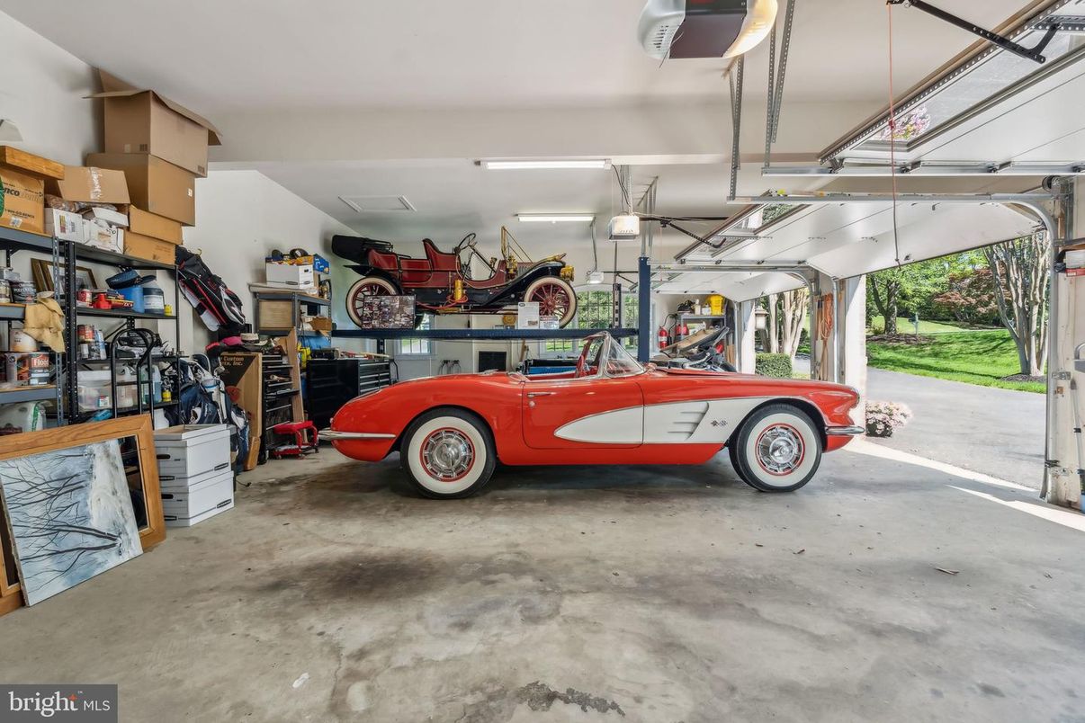 Garage, Interior