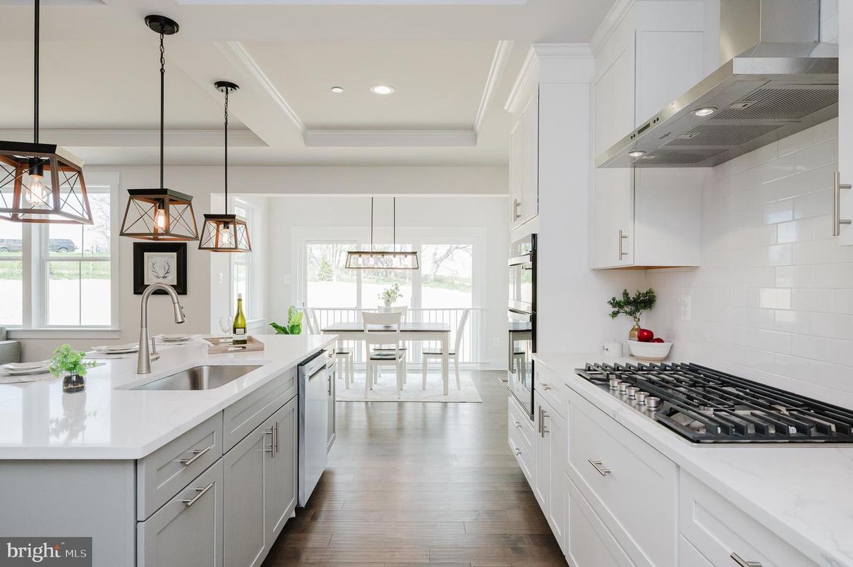 Dining room, Interior, Kitchen, Pendant Lights, Recessed Lighting, Stainless Steel Appliances, Wood Texture Flooring