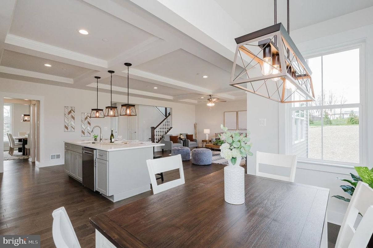 Dining room, Interior, Kitchen, Pendant Lights, Recessed Lighting, Wood Texture Flooring