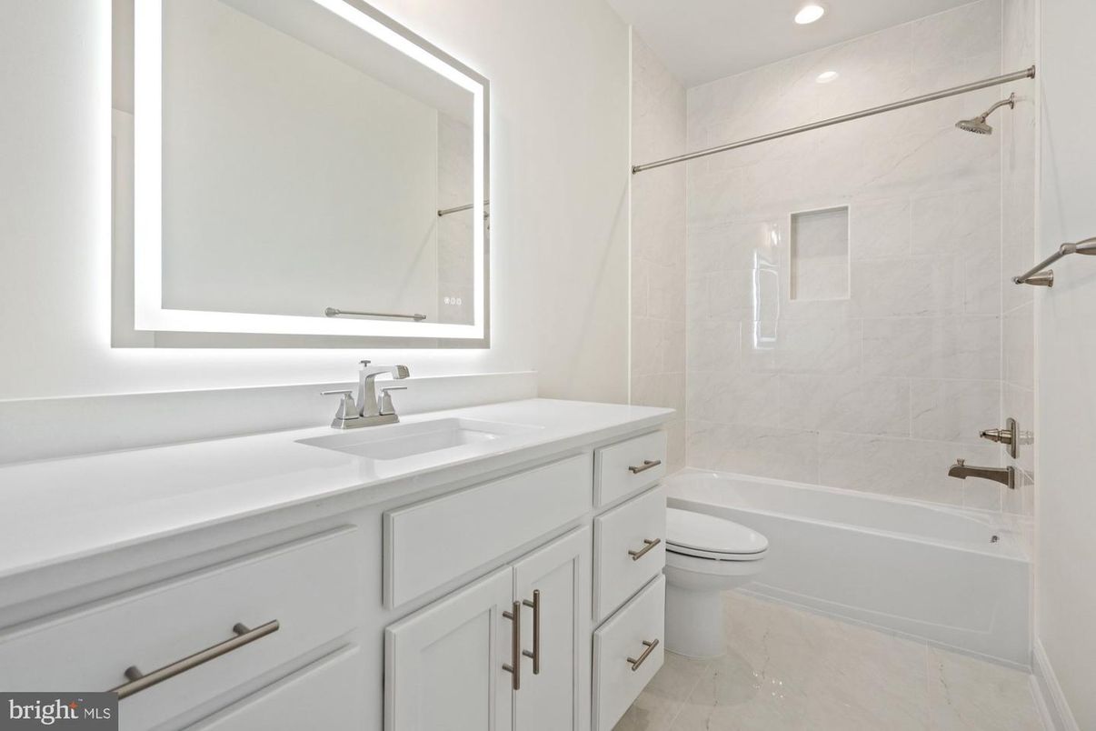 Bathroom, Interior, Recessed Lighting