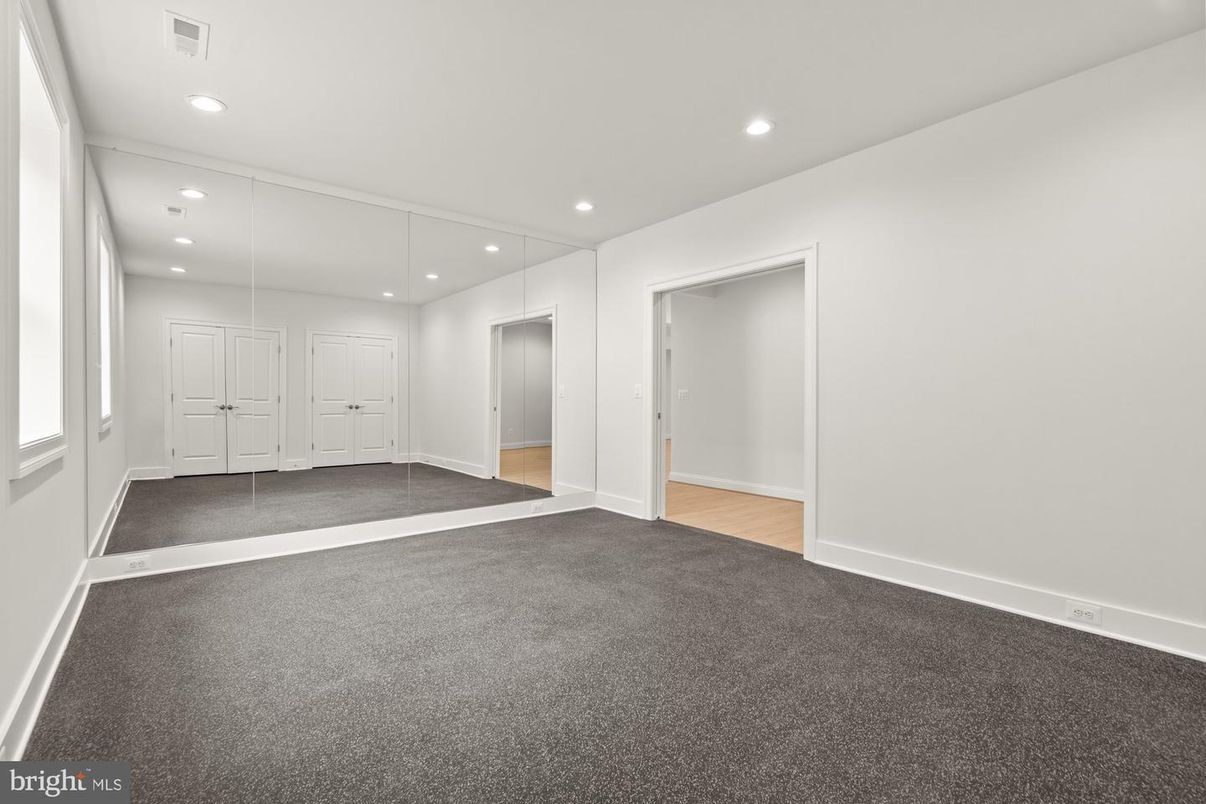 Empty room, Interior, Recessed Lighting