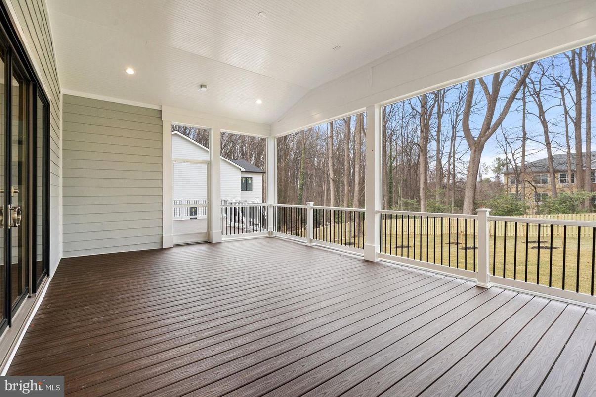 Interior, Recessed Lighting, Sun Room, Wood Texture Flooring