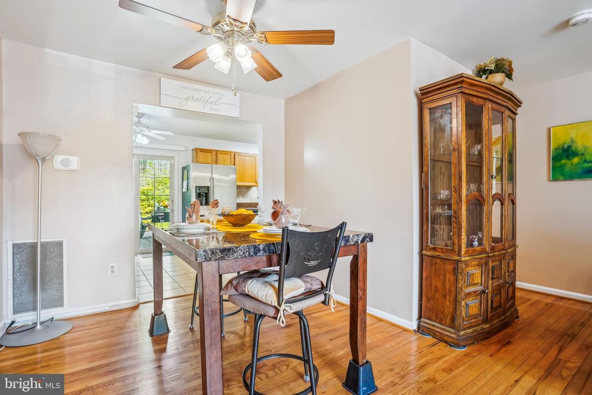 Dining room, Interior, Kitchen, Stainless Steel Appliances, Wood Texture Flooring