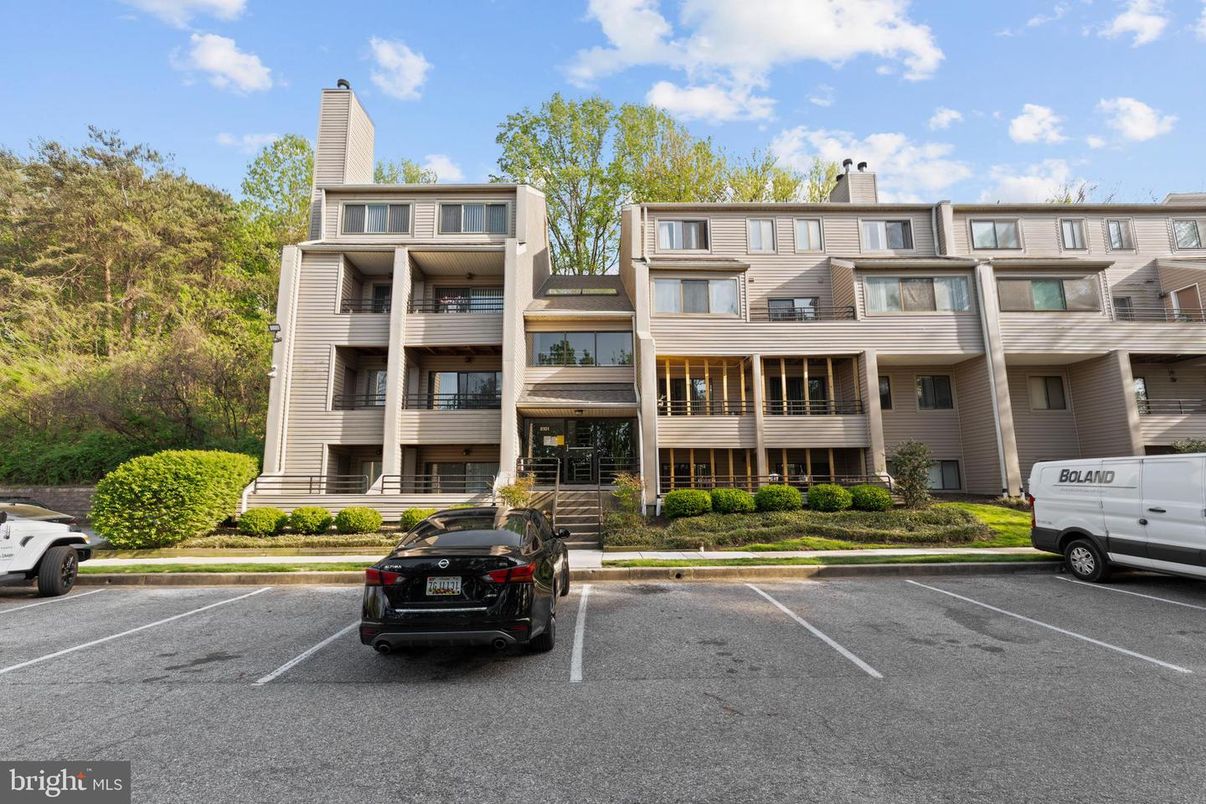 Exterior, Facade, Condo Building