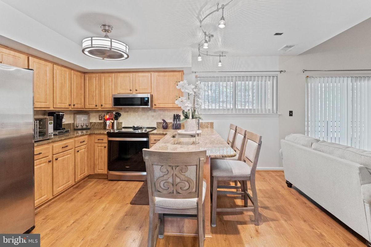 Dining room, Interior, Kitchen, Stainless Steel Appliances, Wood Texture Flooring