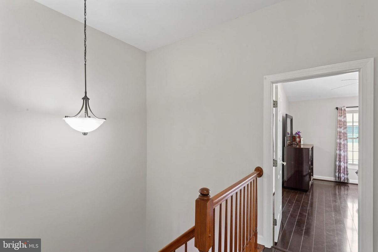 Interior, Pendant Lights, Wood Texture Flooring