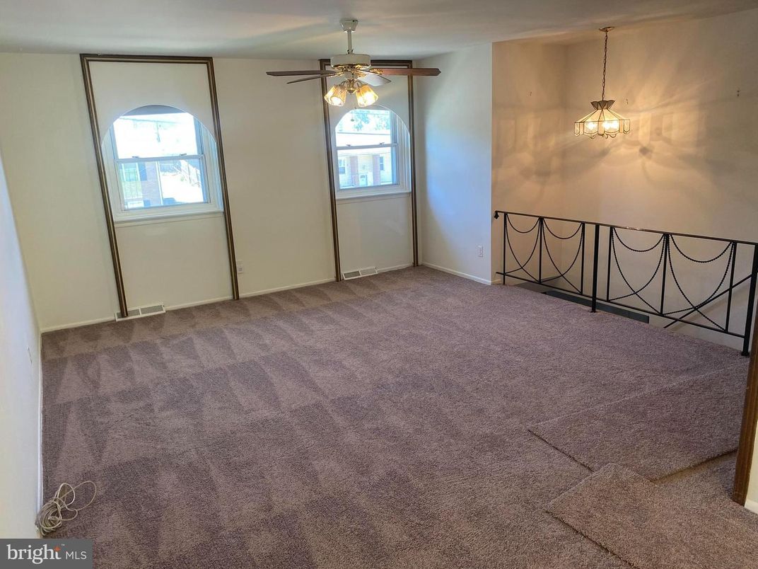 Empty room, Interior, Pendant Lights