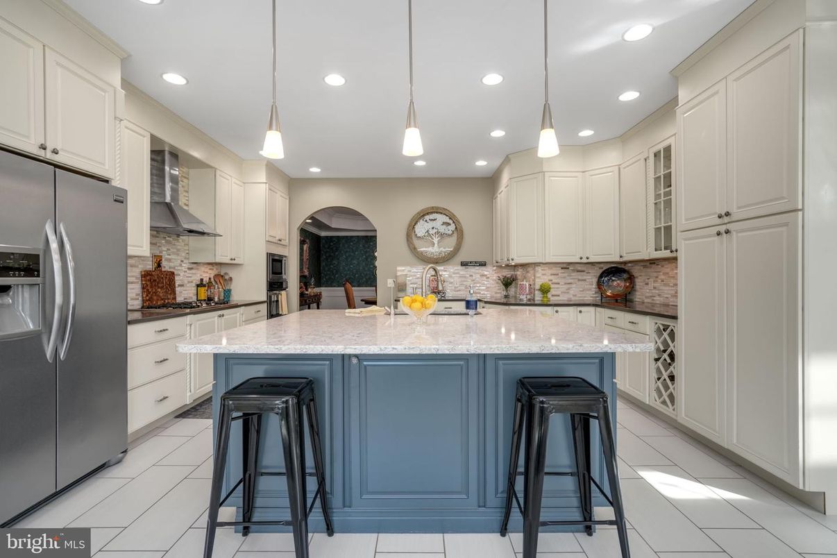 Interior, Kitchen, Pendant Lights, Recessed Lighting, Stainless Steel Appliances