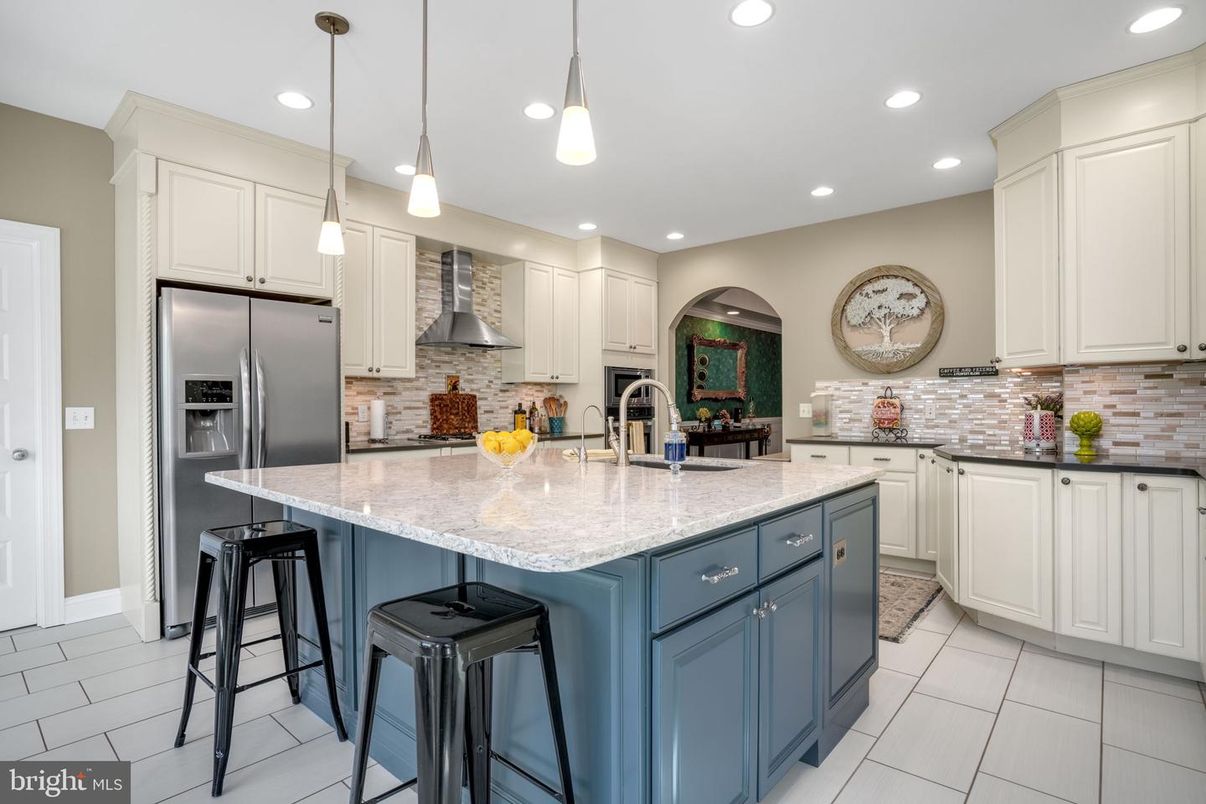 Interior, Kitchen, Pendant Lights, Recessed Lighting, Stainless Steel Appliances