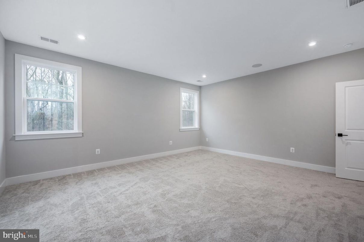 Empty room, Interior, Recessed Lighting