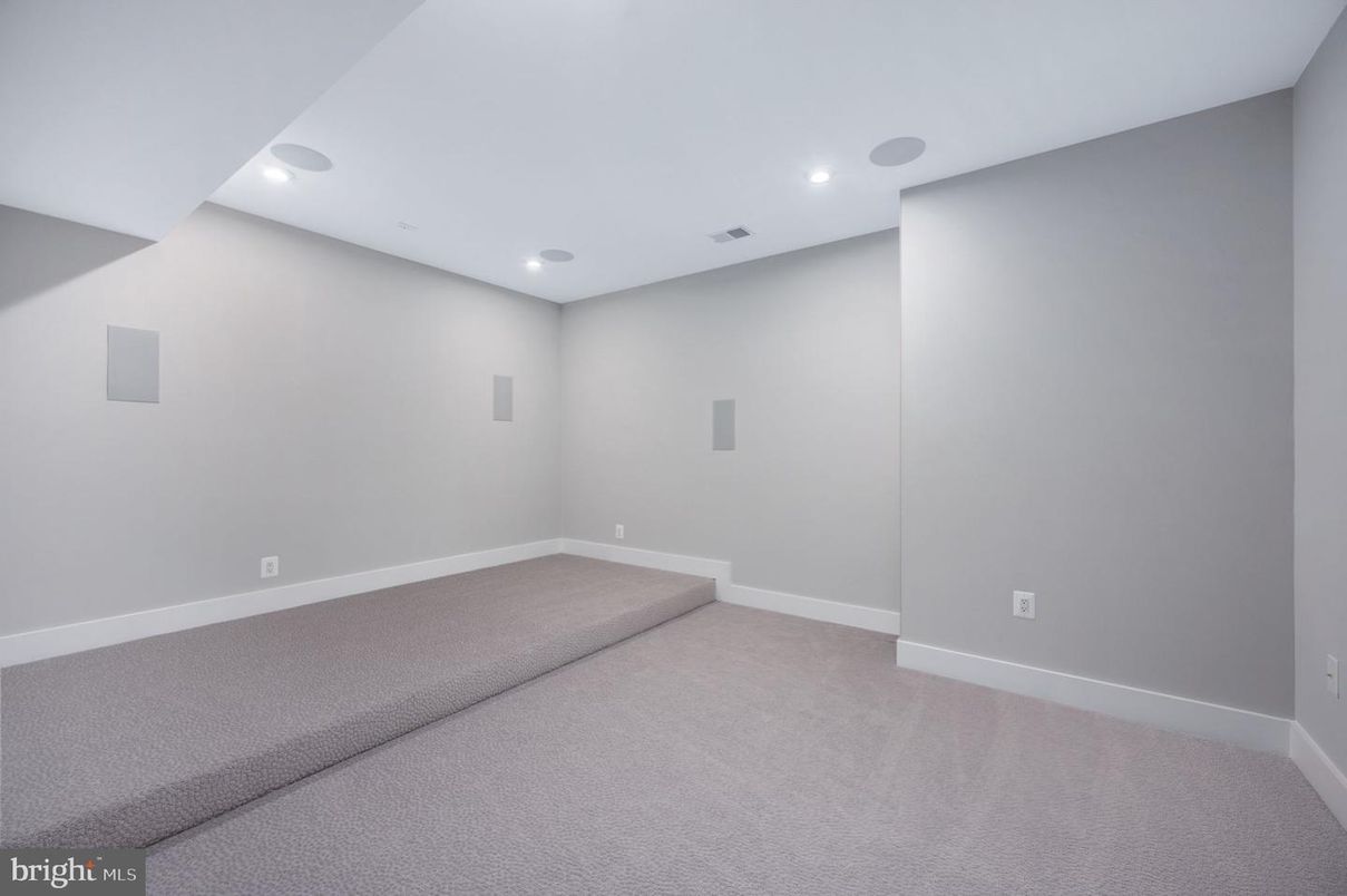 Empty room, Interior, Recessed Lighting