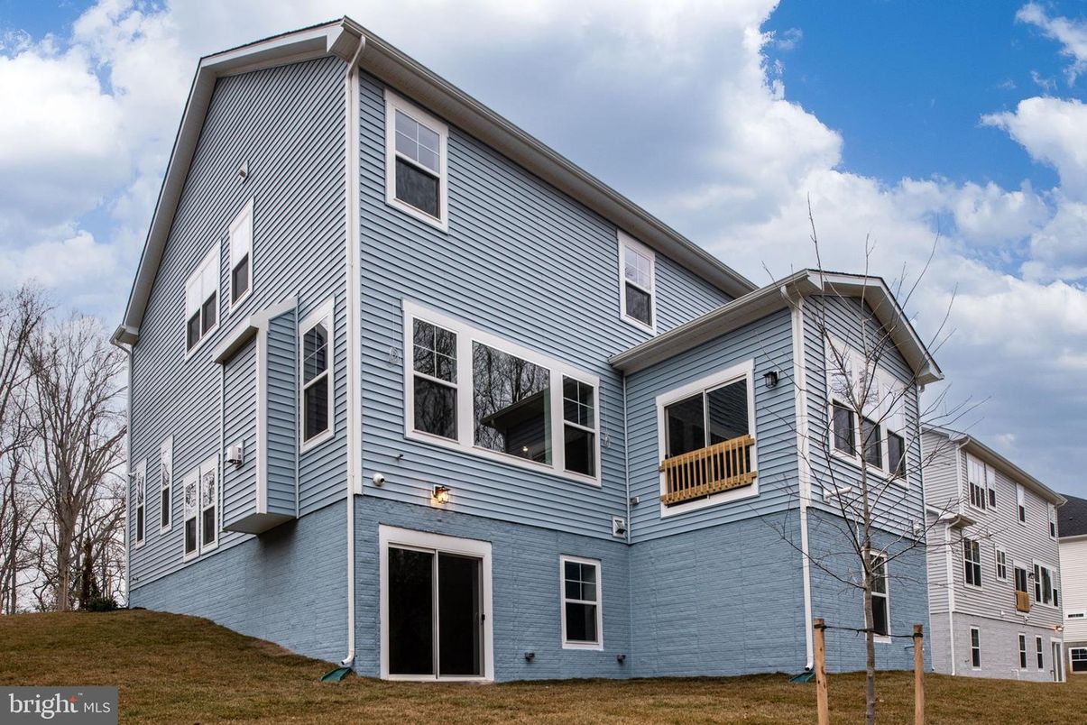 Exterior, Facade, Rowhouse