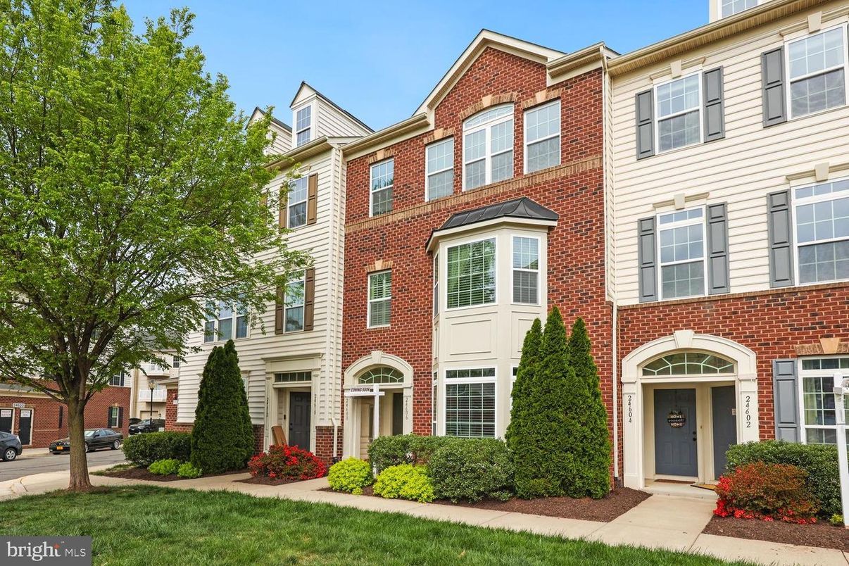 Exterior, Facade, Brick Facade, Rowhouse