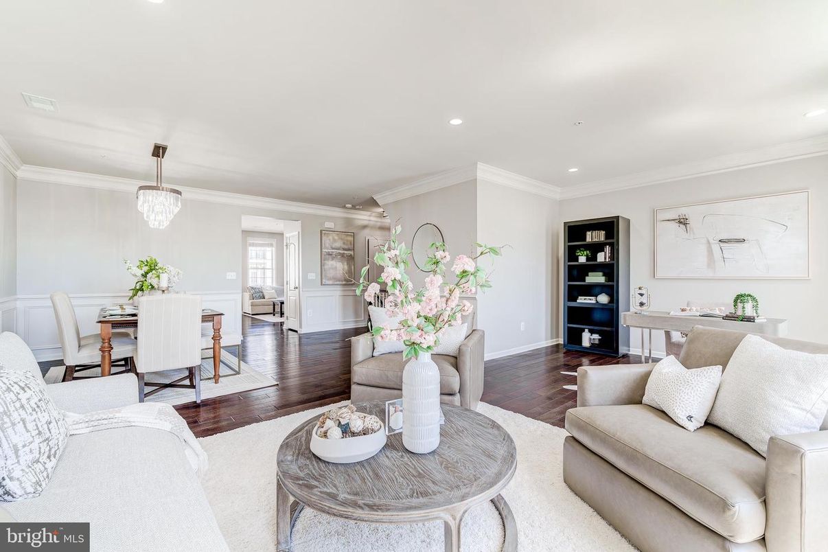 Chandelier, Dining room, Interior, Living room, Recessed Lighting, Wood Texture Flooring