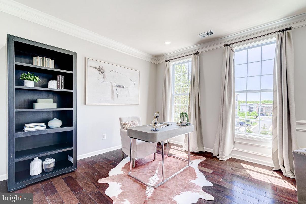 Home Office, Interior, Recessed Lighting, Wood Texture Flooring