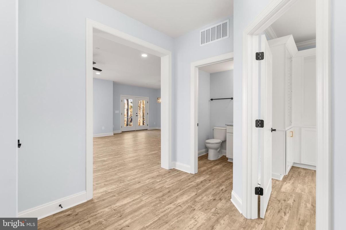 Bathroom, Interior, Recessed Lighting, Wood Texture Flooring