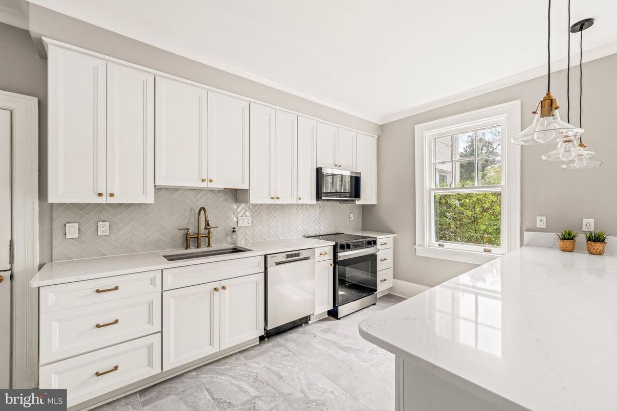 Interior, Kitchen, Pendant Lights, Stainless Steel Appliances